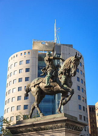 Leeds black prince statue